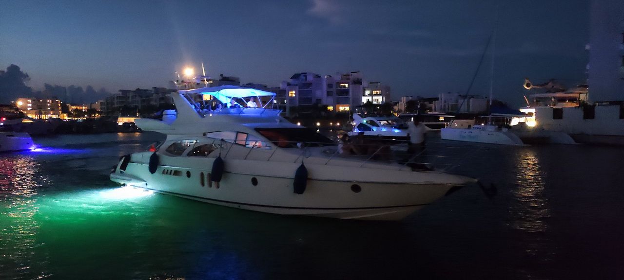 Azimut 62 Flybridge Yacht in Cancun