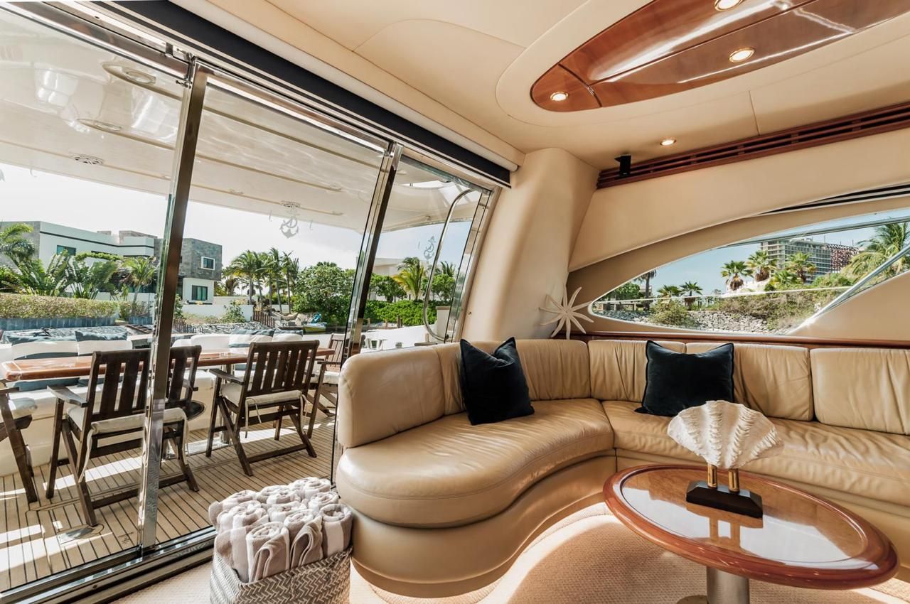 Azimut 62 Flybridge Yacht in Cancun