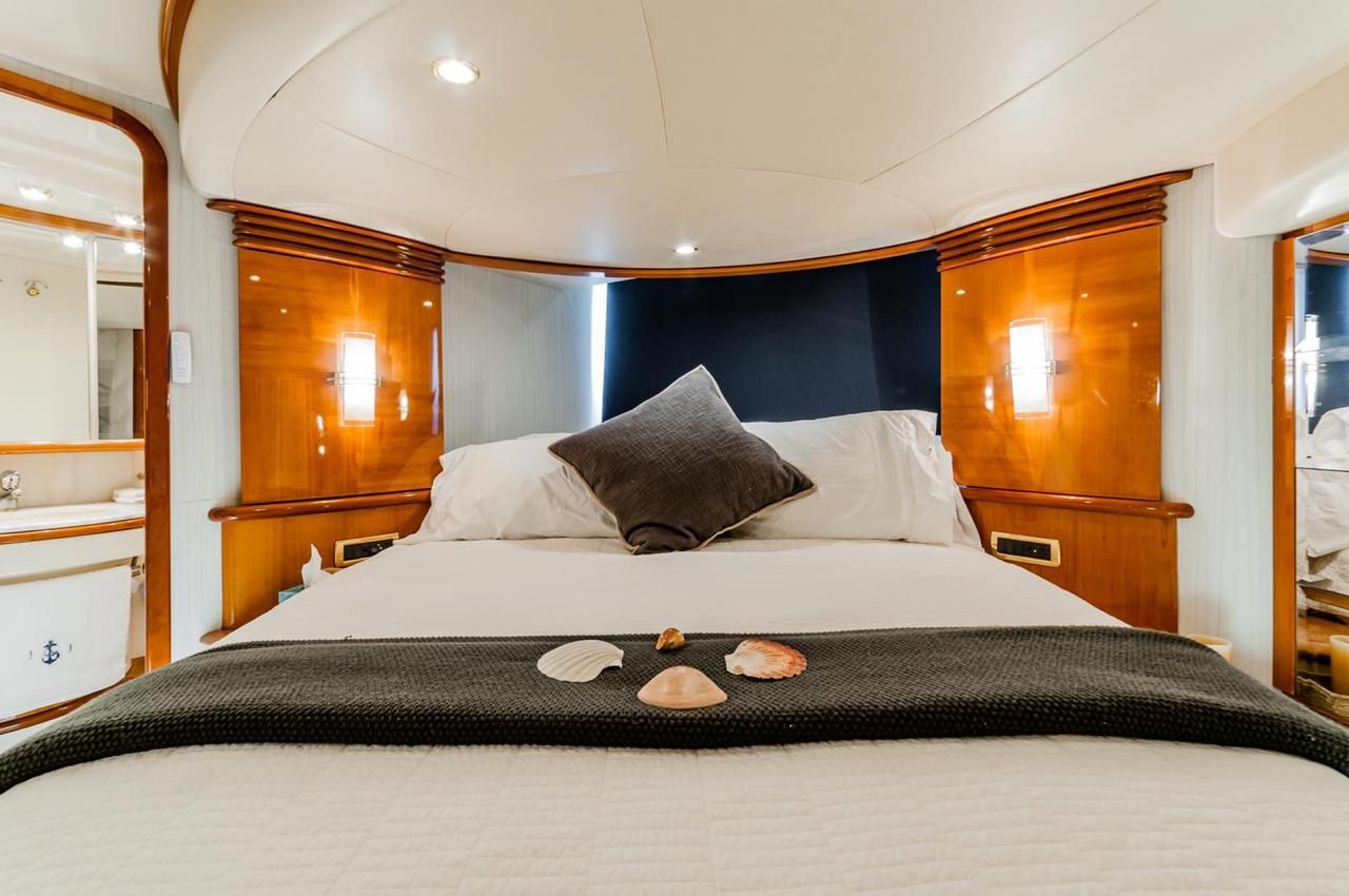 Azimut 62 Flybridge Yacht in Cancun