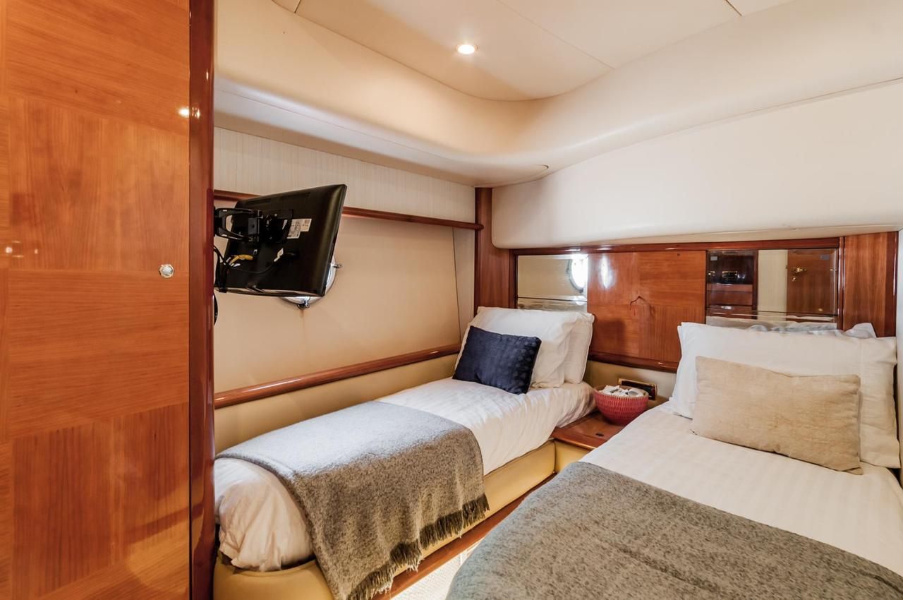 Azimut 62 Flybridge Yacht in Cancun