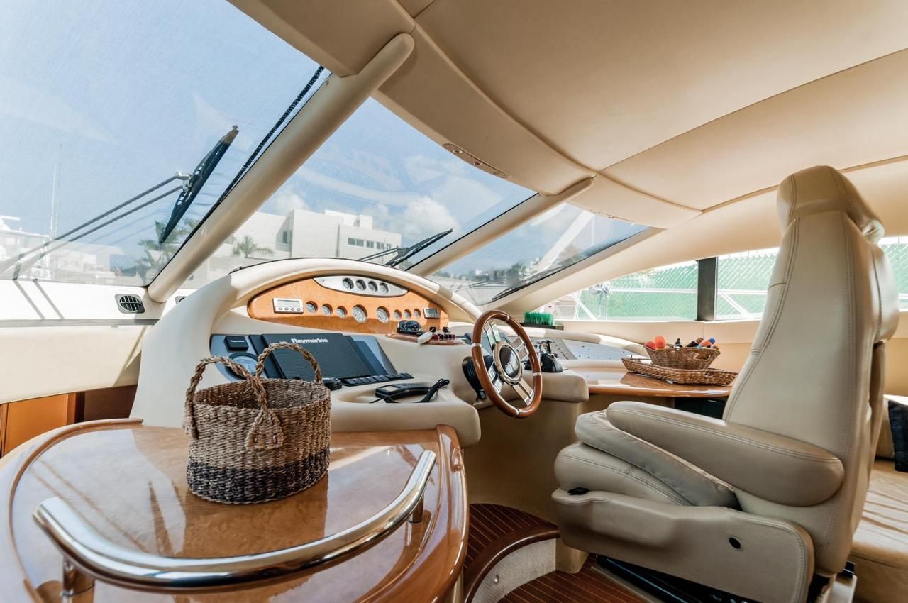 Azimut 62 Flybridge Yacht in Cancun
