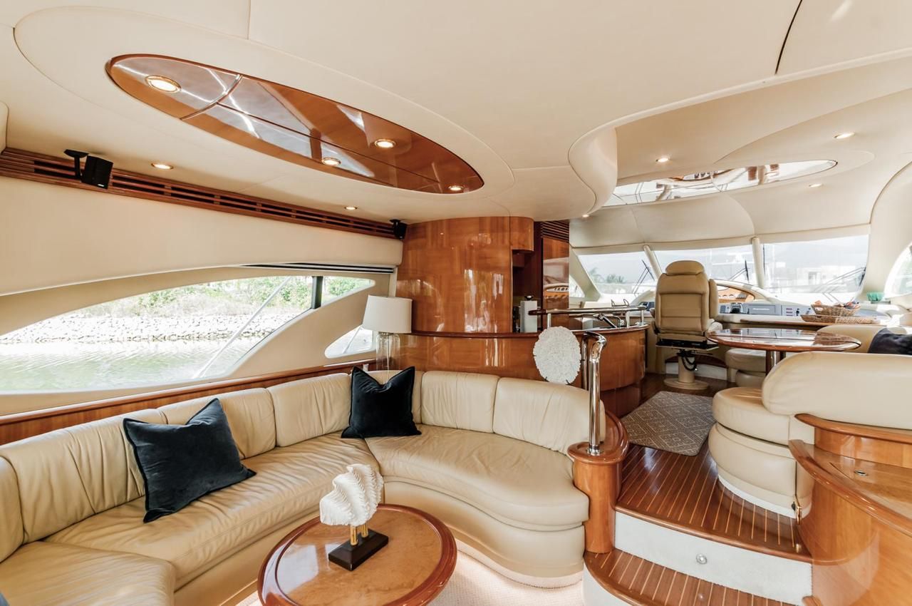 Azimut 62 Flybridge Yacht in Cancun