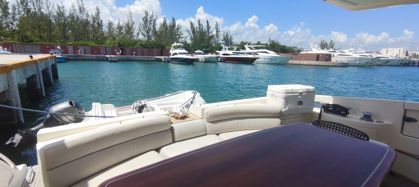 Azimut 62 Flybridge Yacht in Cancun