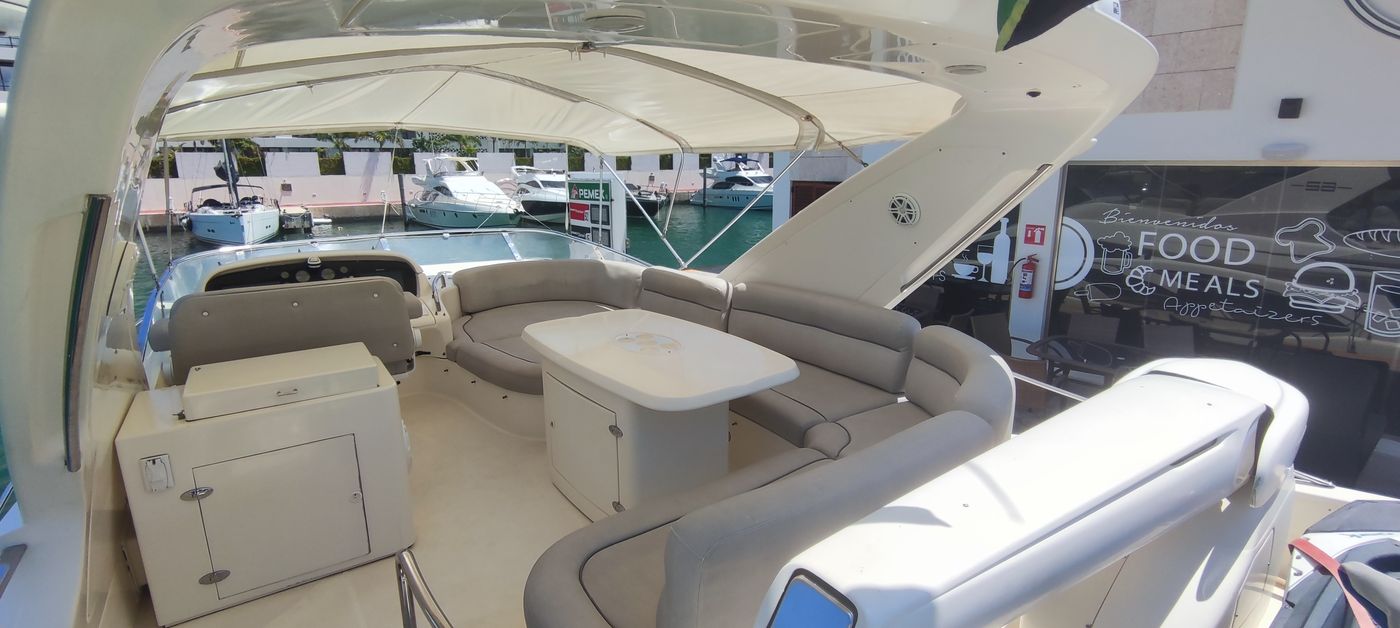 Azimut 62 Flybridge Yacht in Cancun