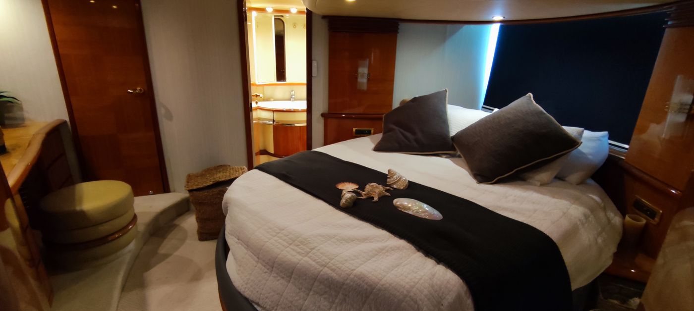 Azimut 62 Flybridge Yacht in Cancun