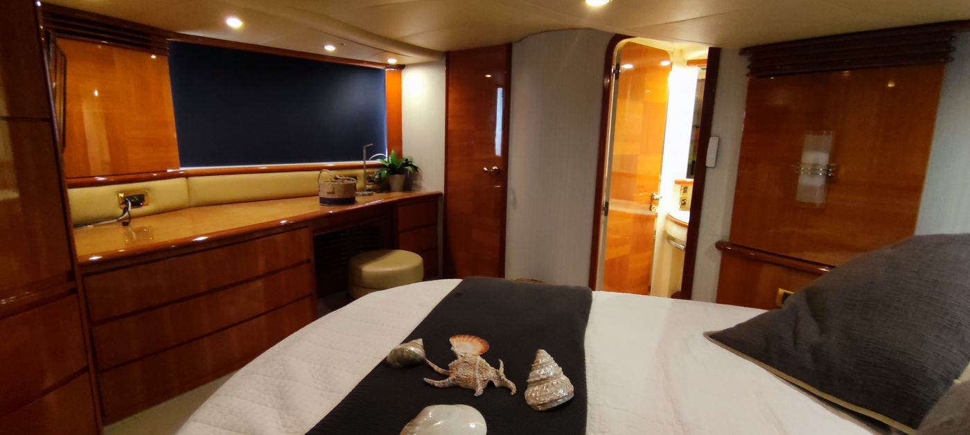 Azimut 62 Flybridge Yacht in Cancun