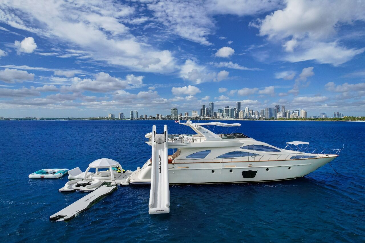 Azimut 80 Flybridge Mega Yacht with Toys in Cancun