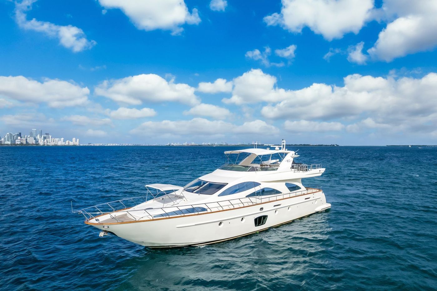 Azimut 80 Flybridge Mega Yacht with Toys in Cancun