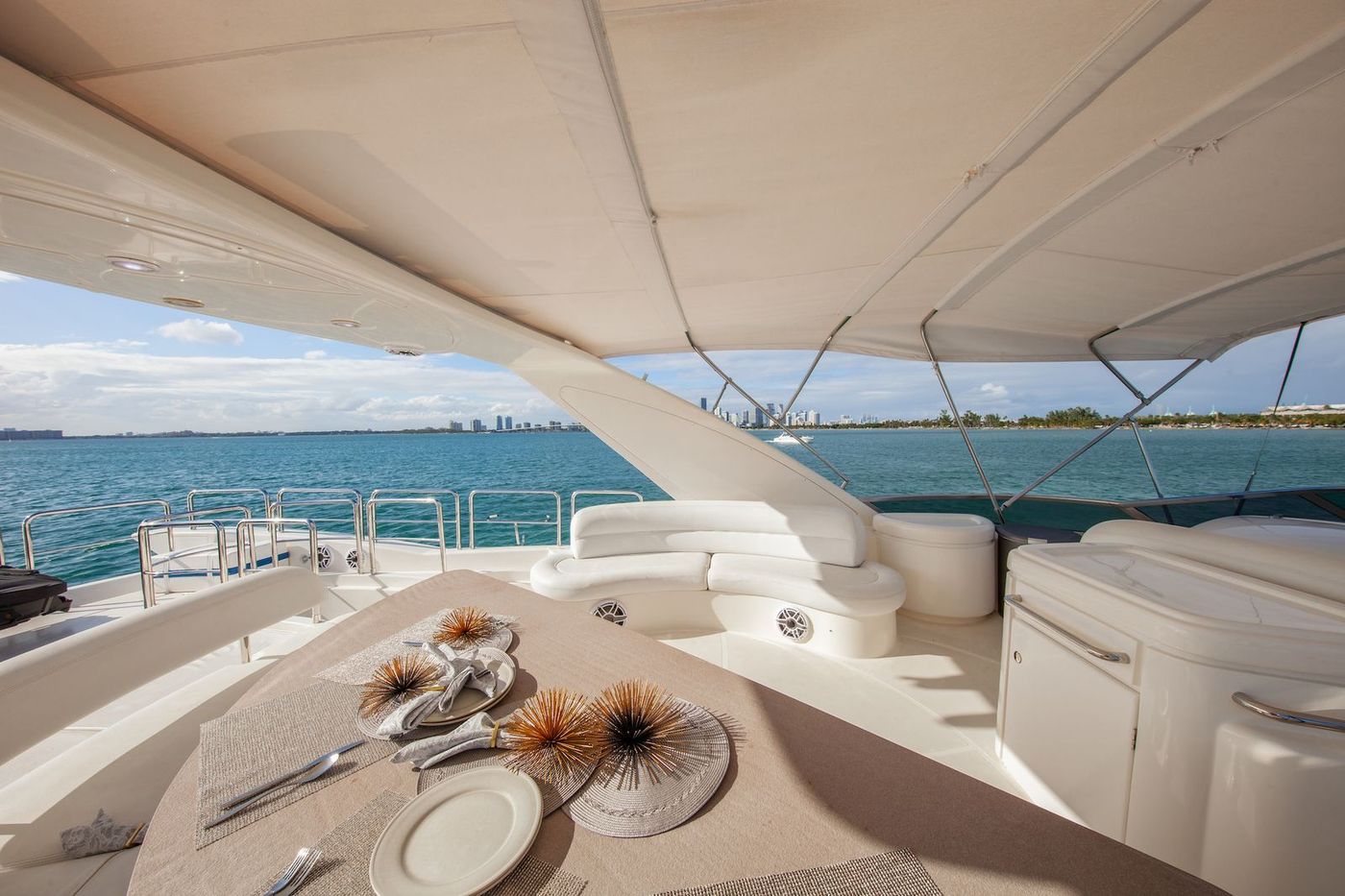 Azimut 80 Flybridge Mega Yacht with Toys in Cancun