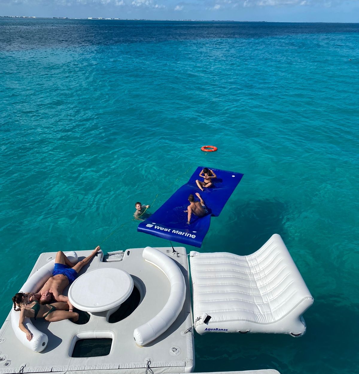 Azimut 80 Flybridge Mega Yacht with Toys in Cancun