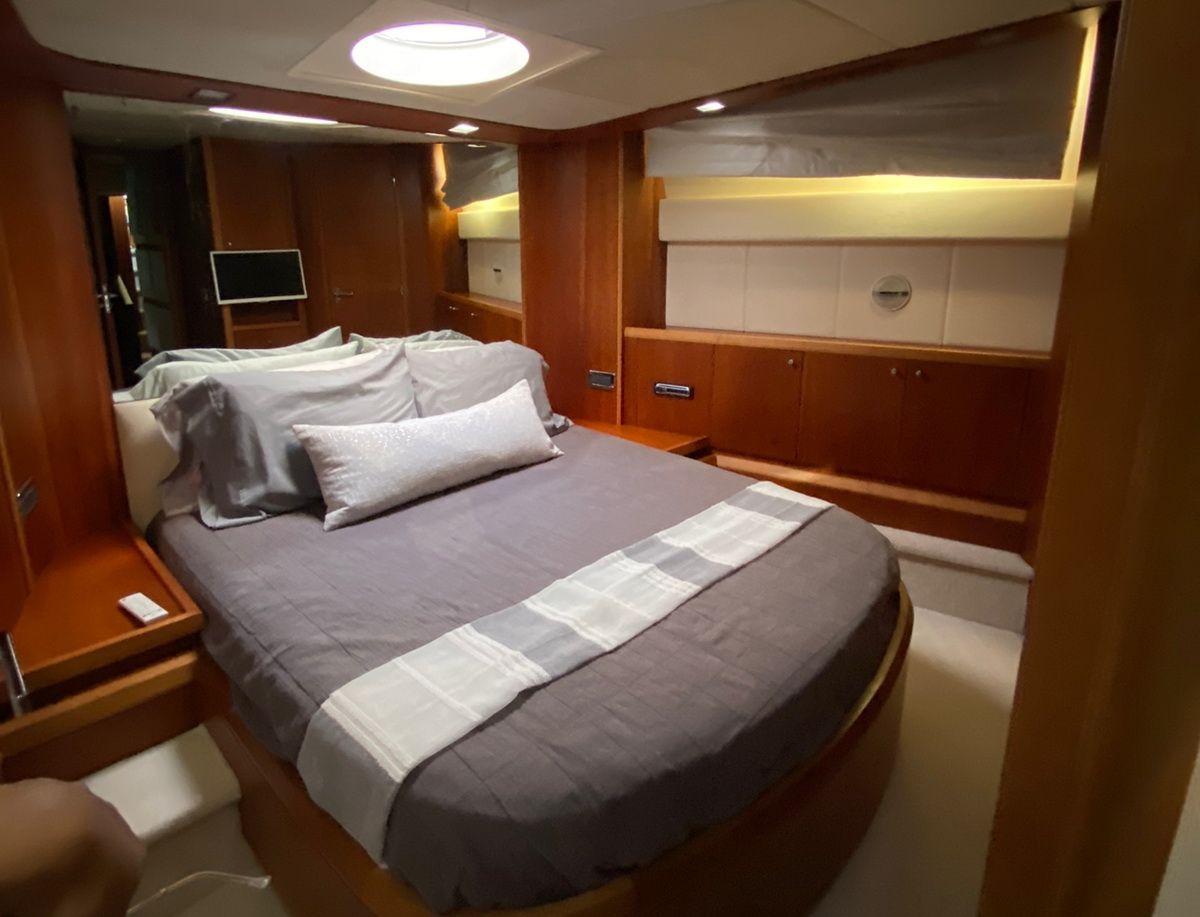 Azimut 80 Flybridge Mega Yacht with Toys in Cancun