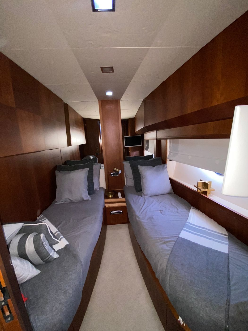 Azimut 80 Flybridge Mega Yacht with Toys in Cancun