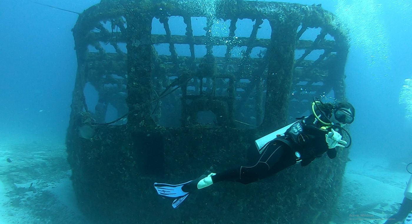 Dive Cancun and Isla Mujeres from your yacht