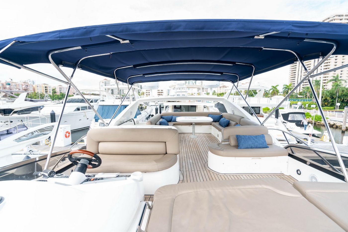 Sunseeker 66 Flybridge Yacht for Groups in Cancun