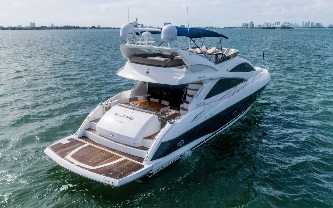 Sunseeker 66 Flybridge Yacht for Groups in Cancun