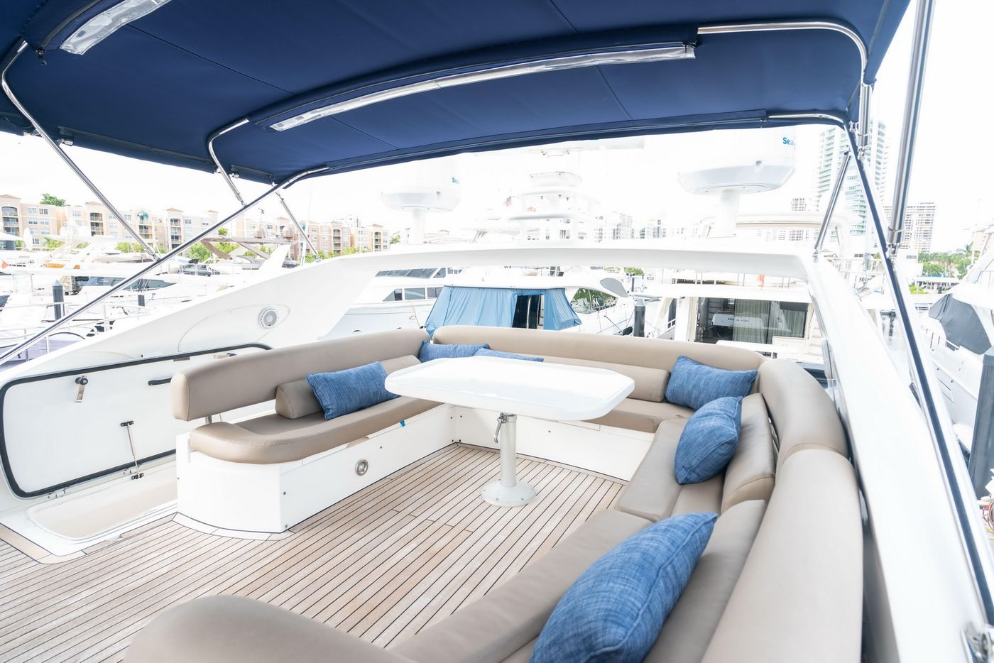 Sunseeker 66 Flybridge Yacht for Groups in Cancun