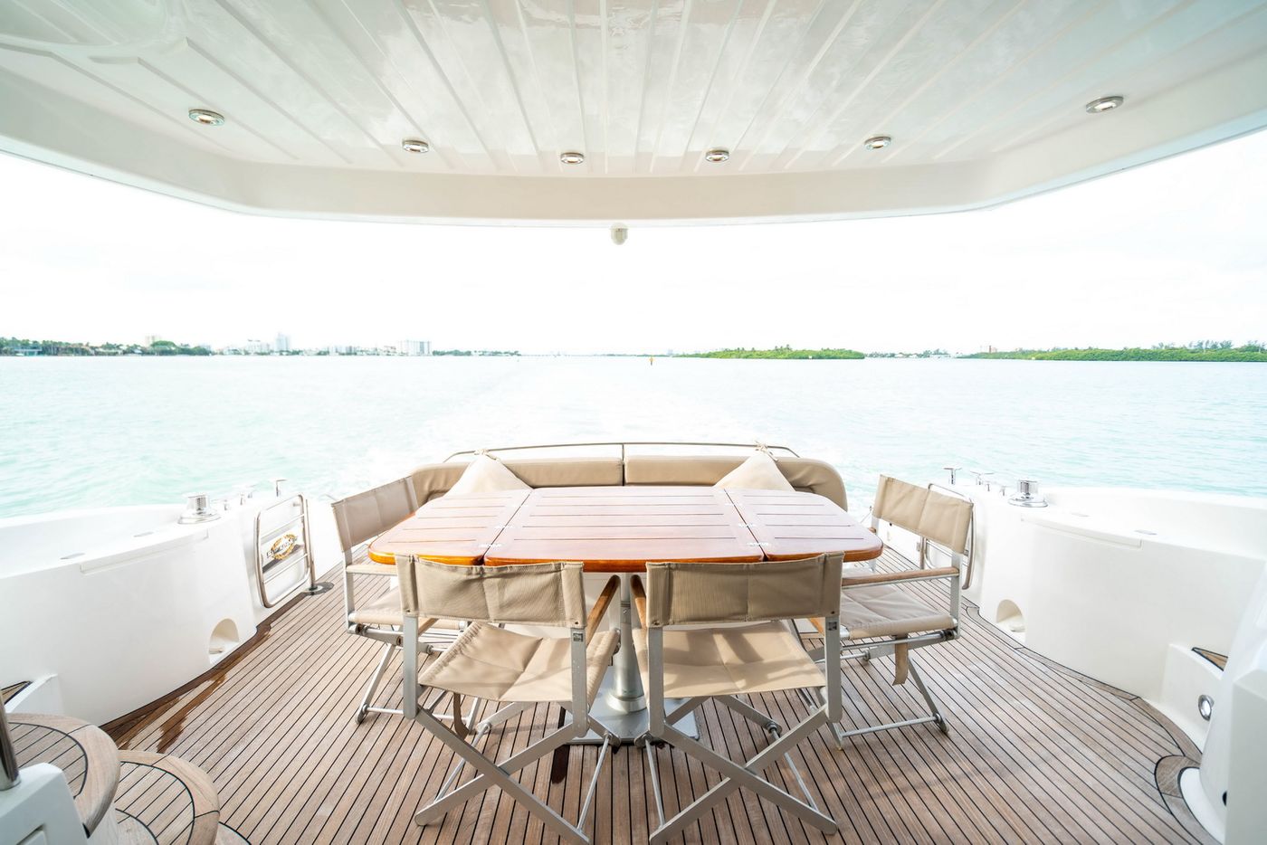 Sunseeker 66 Flybridge Yacht for Groups in Cancun