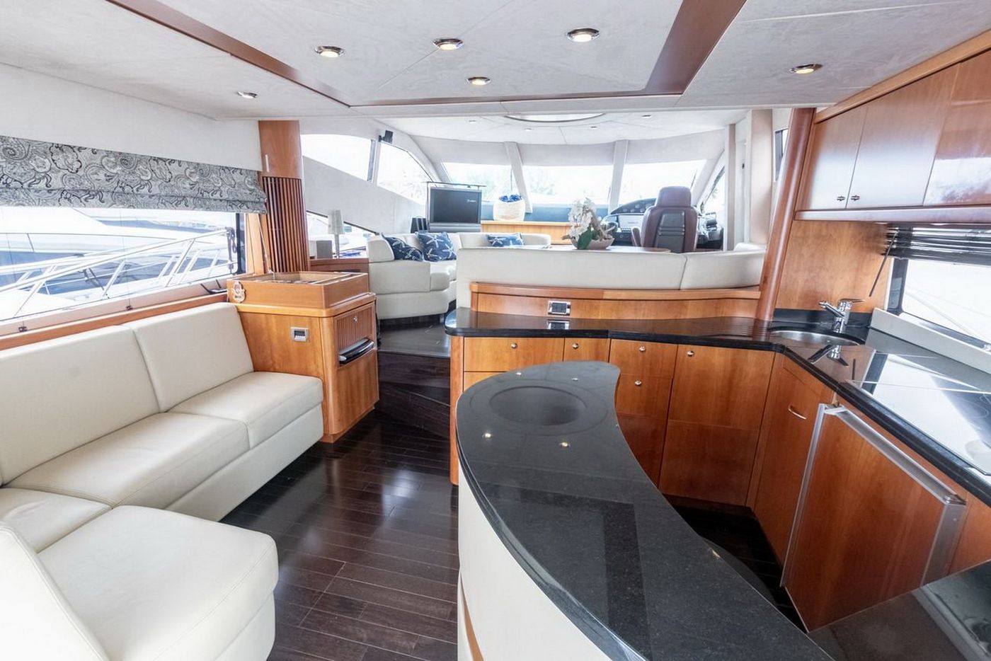Sunseeker 66 Flybridge Yacht for Groups in Cancun