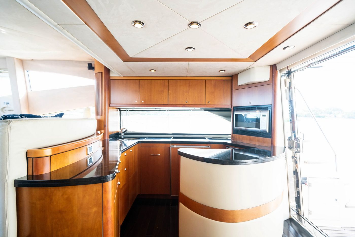 Sunseeker 66 Flybridge Yacht for Groups in Cancun