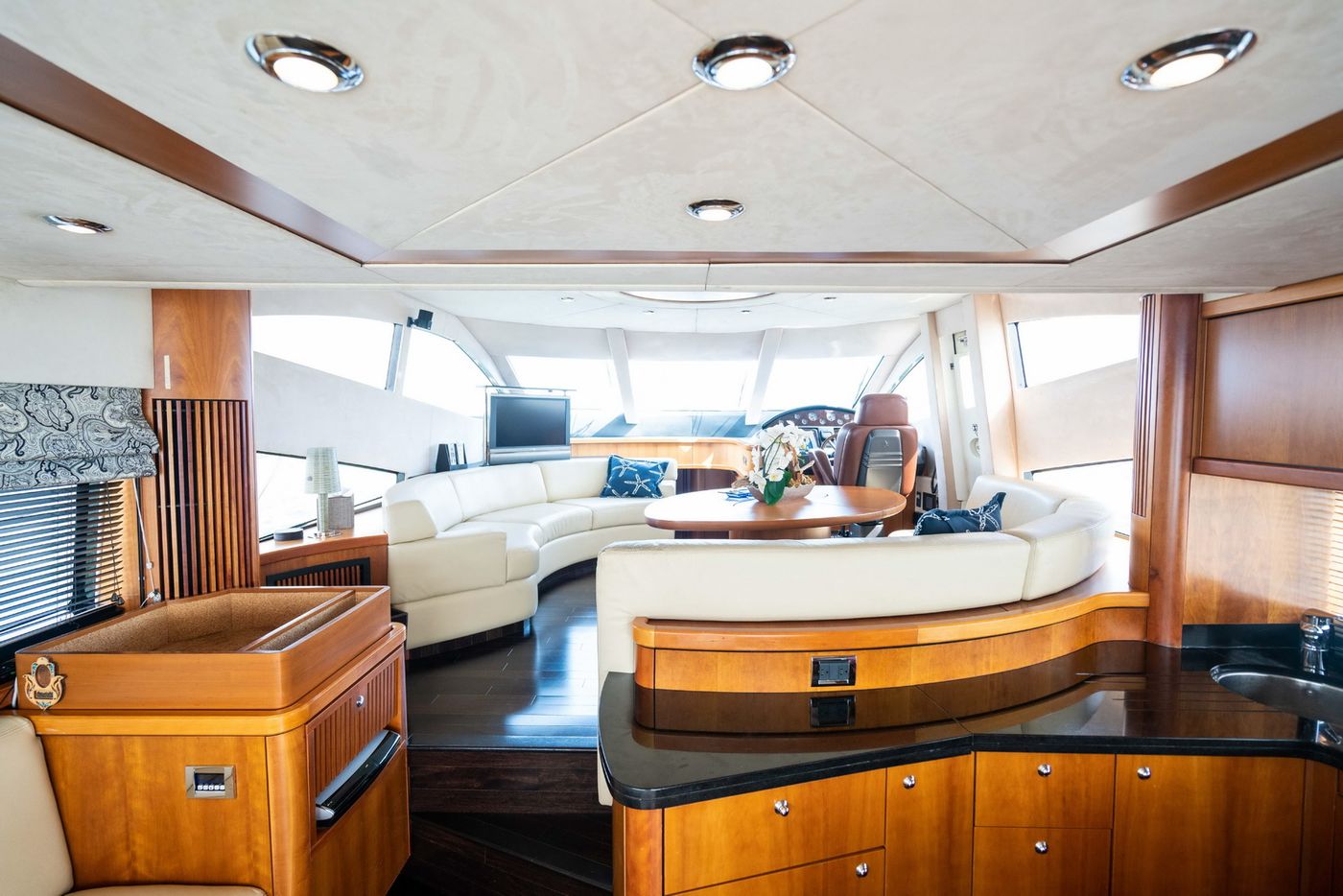 Sunseeker 66 Flybridge Yacht for Groups in Cancun