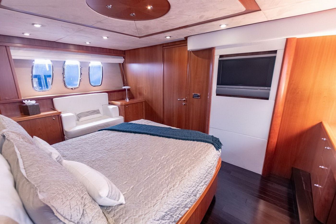 Sunseeker 66 Flybridge Yacht for Groups in Cancun