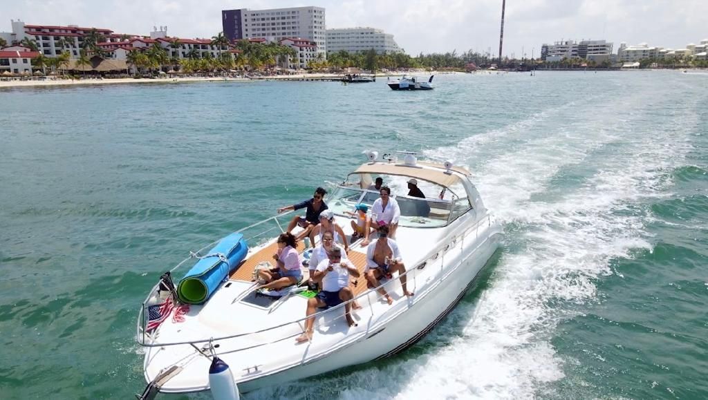 Sea Ray 38 Yacht Princesa for 12 Guests in Cancun