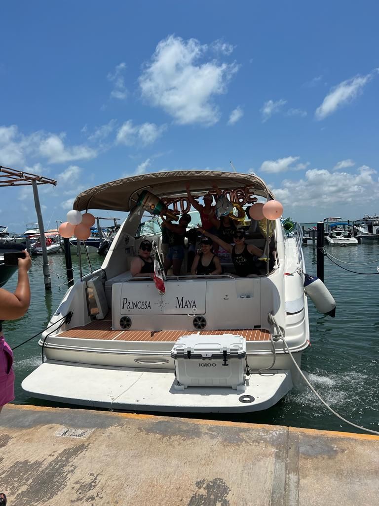 Sea Ray 38 Yacht Princesa for 12 Guests in Cancun