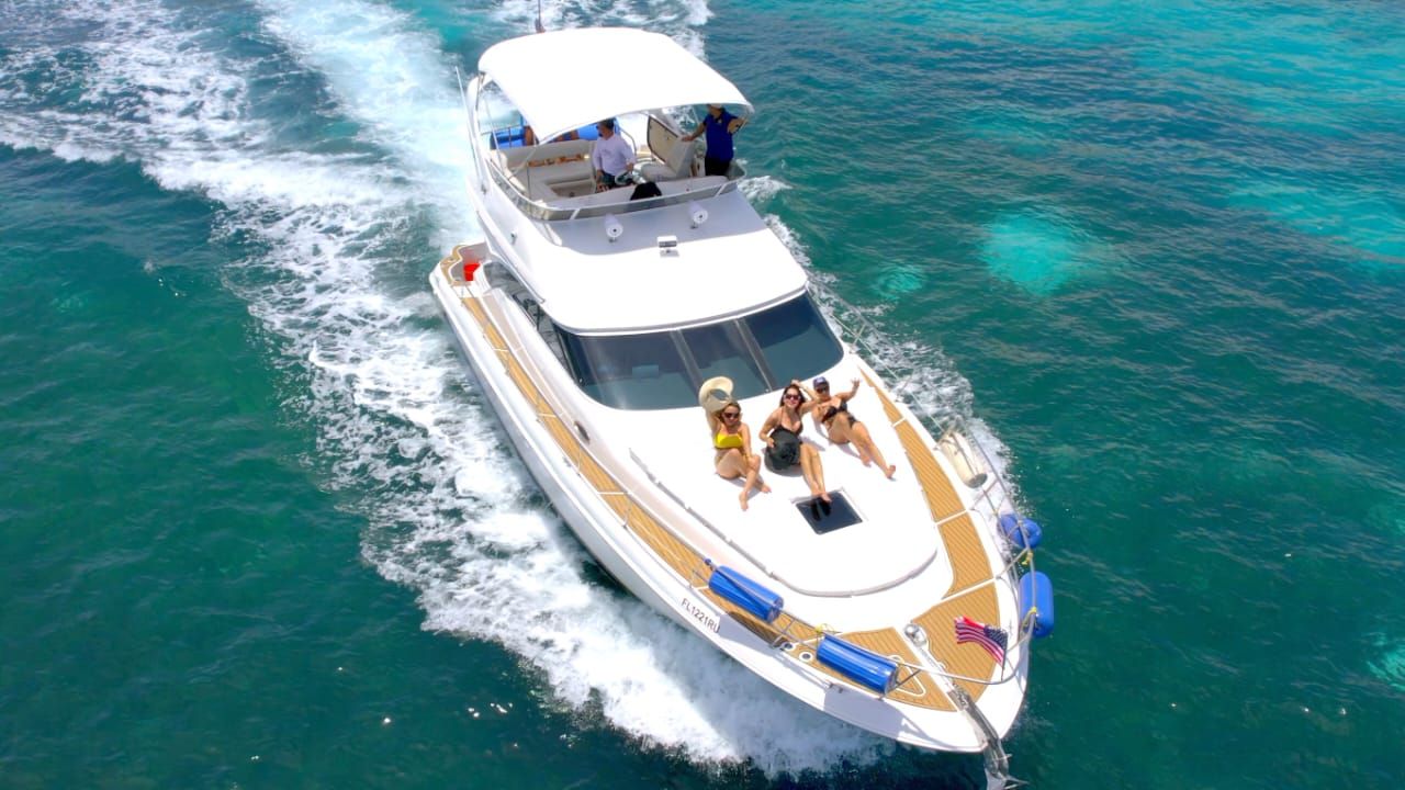 Sea Ray 45 Flybridge Sedan Yacht in Costa Mujeres