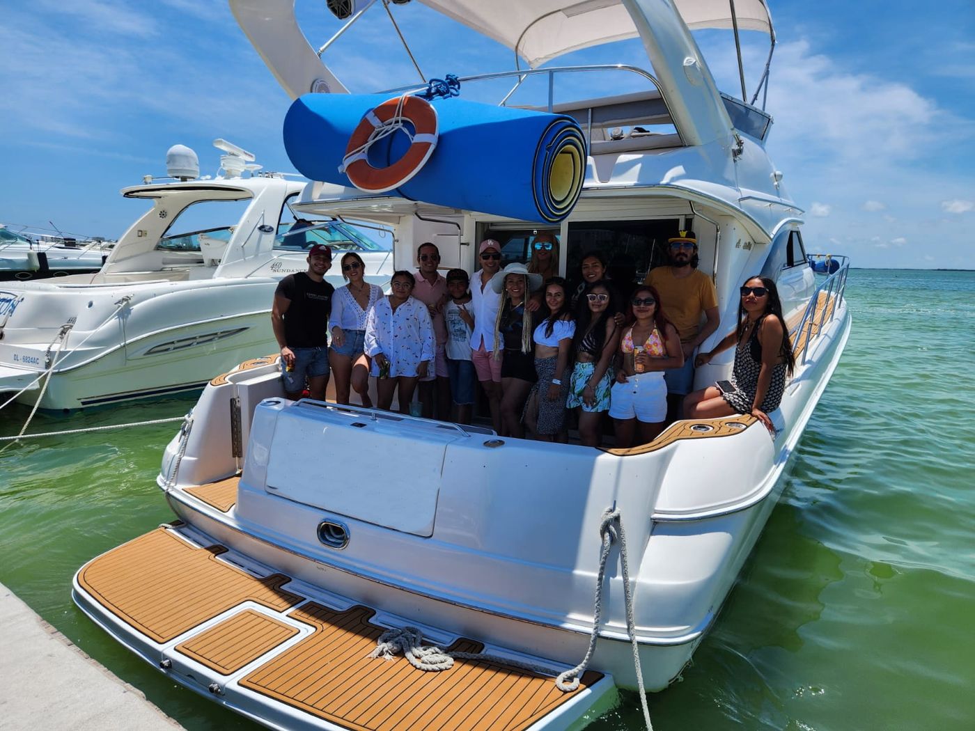 Sea Ray 45 Flybridge Sedan Yacht in Costa Mujeres