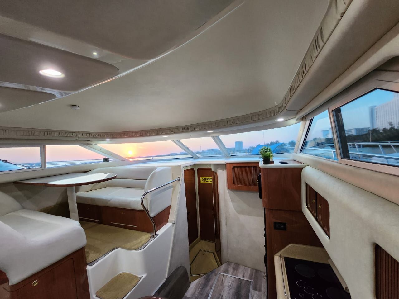 Sea Ray 45 Flybridge Sedan Yacht in Costa Mujeres