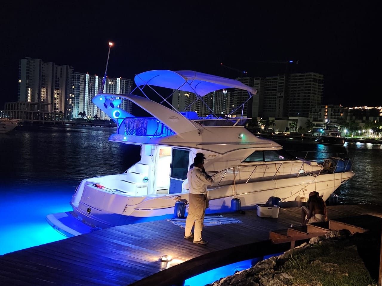Sea Ray 45 Flybridge Sedan Yacht in Costa Mujeres