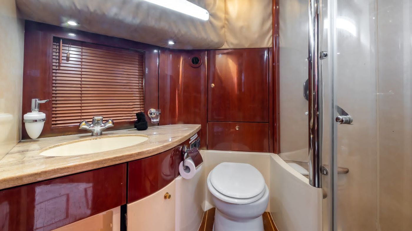 Fairline 68 Luxury Yacht at Playa Mujeres