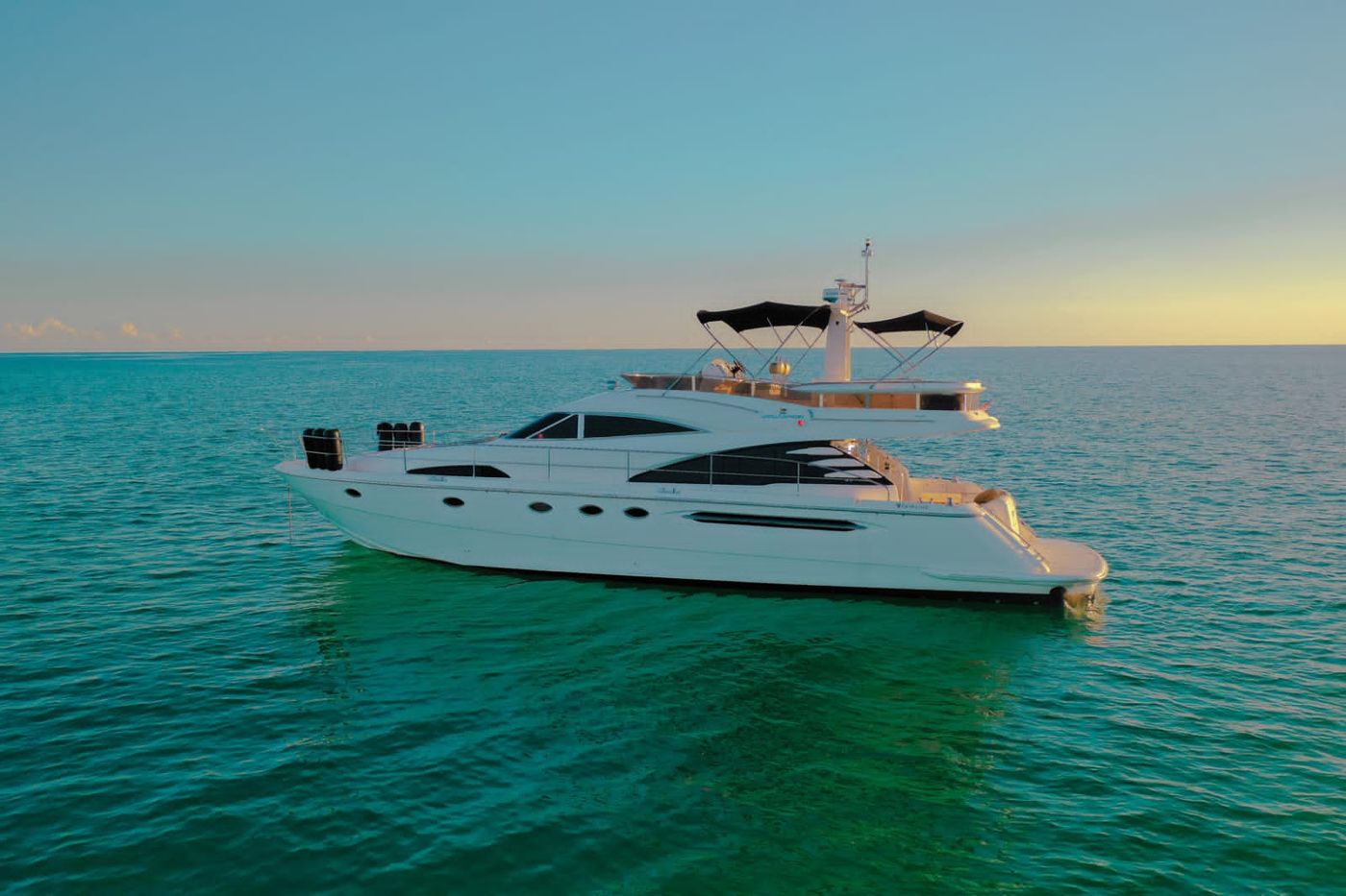 Fairline 68 Luxury Yacht at Playa Mujeres