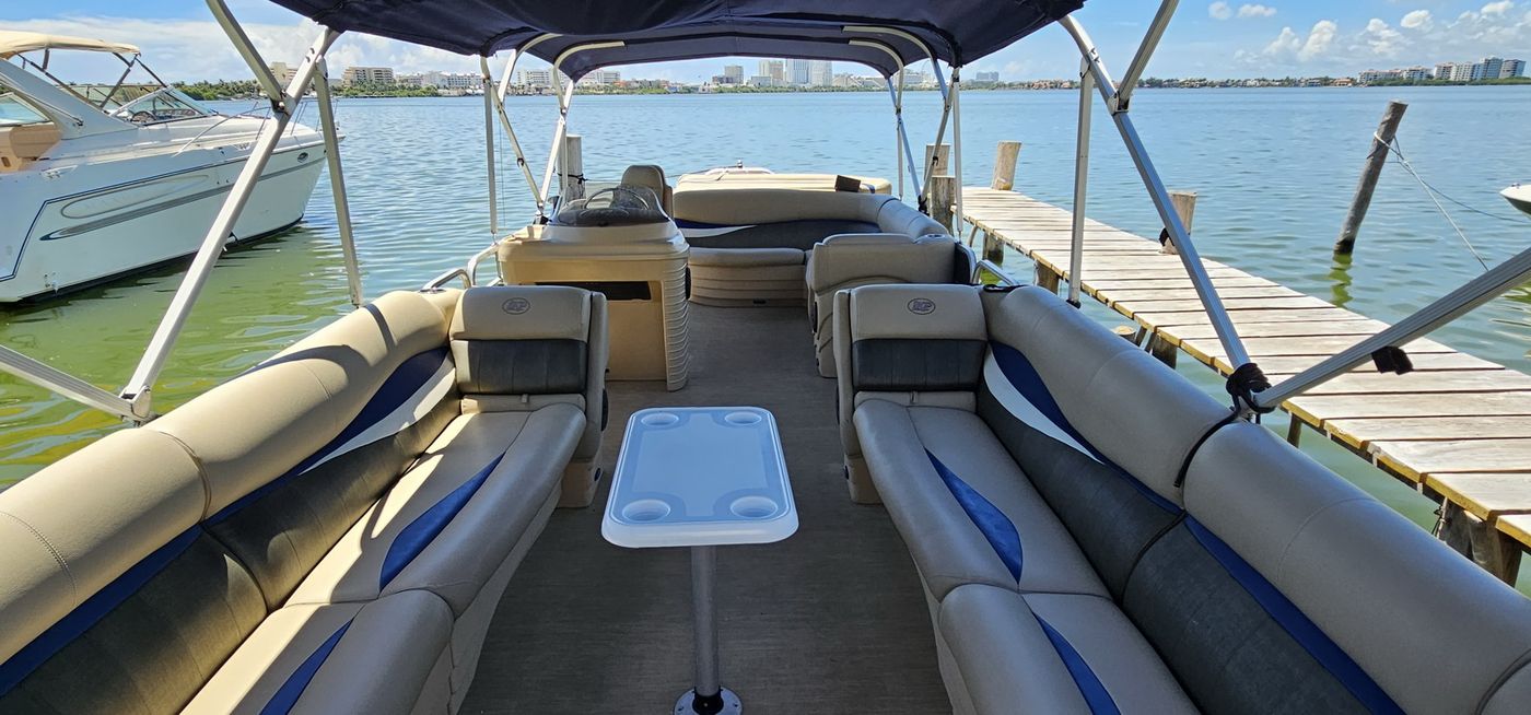 Pontoon to Isla Mujeres