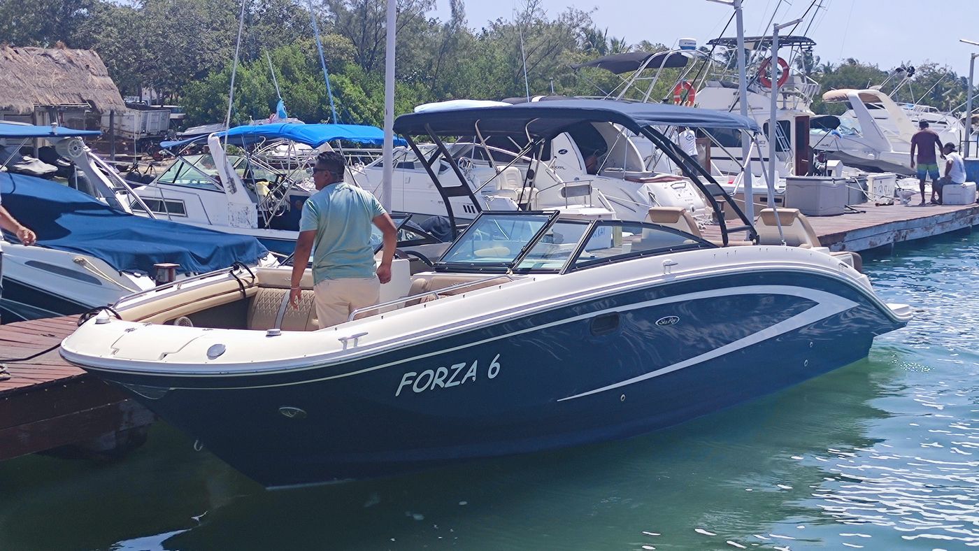 Sea Ray 29 Sport Bowrider for 10 People in Cancun