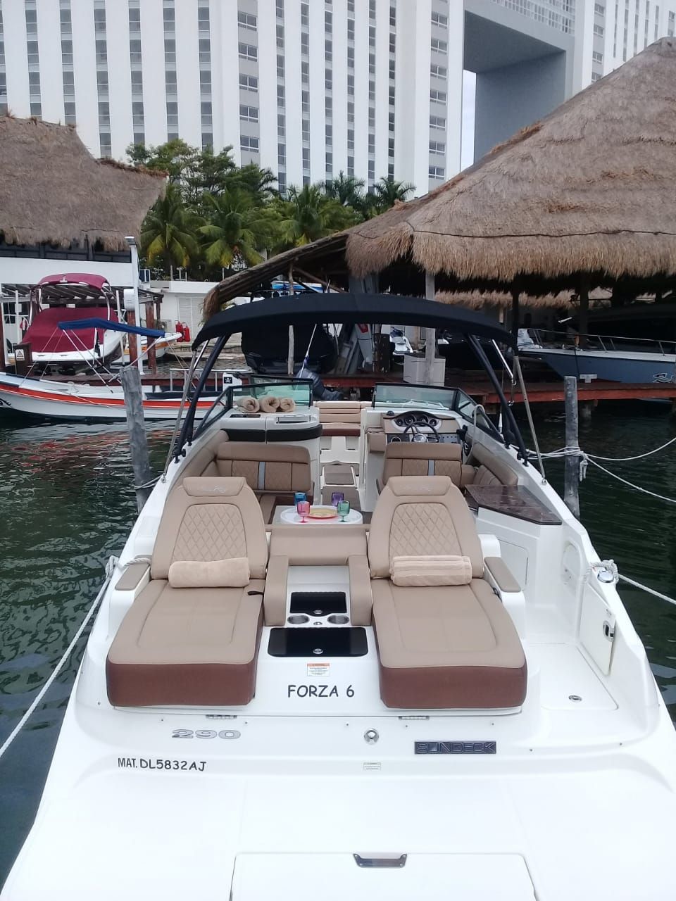 Sea Ray 29 Sport Bowrider for 10 People in Cancun