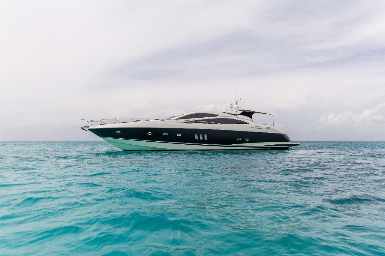 Sunseeker 80 Luxury Sport Yacht in Cancun