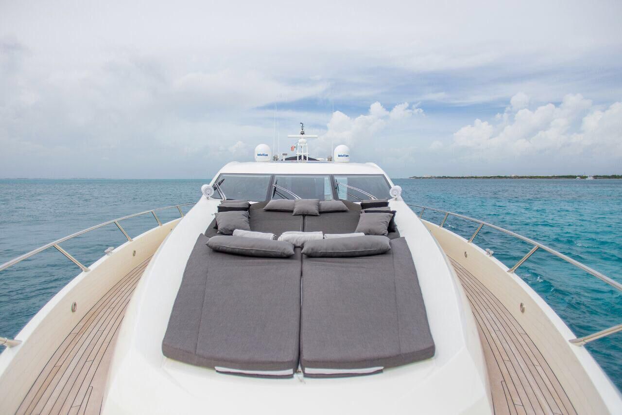 Sunseeker 80 Luxury Sport Yacht in Cancun