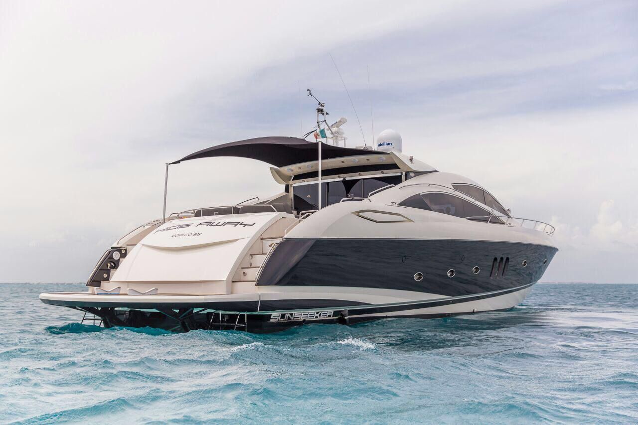 Sunseeker 80 Luxury Sport Yacht in Cancun