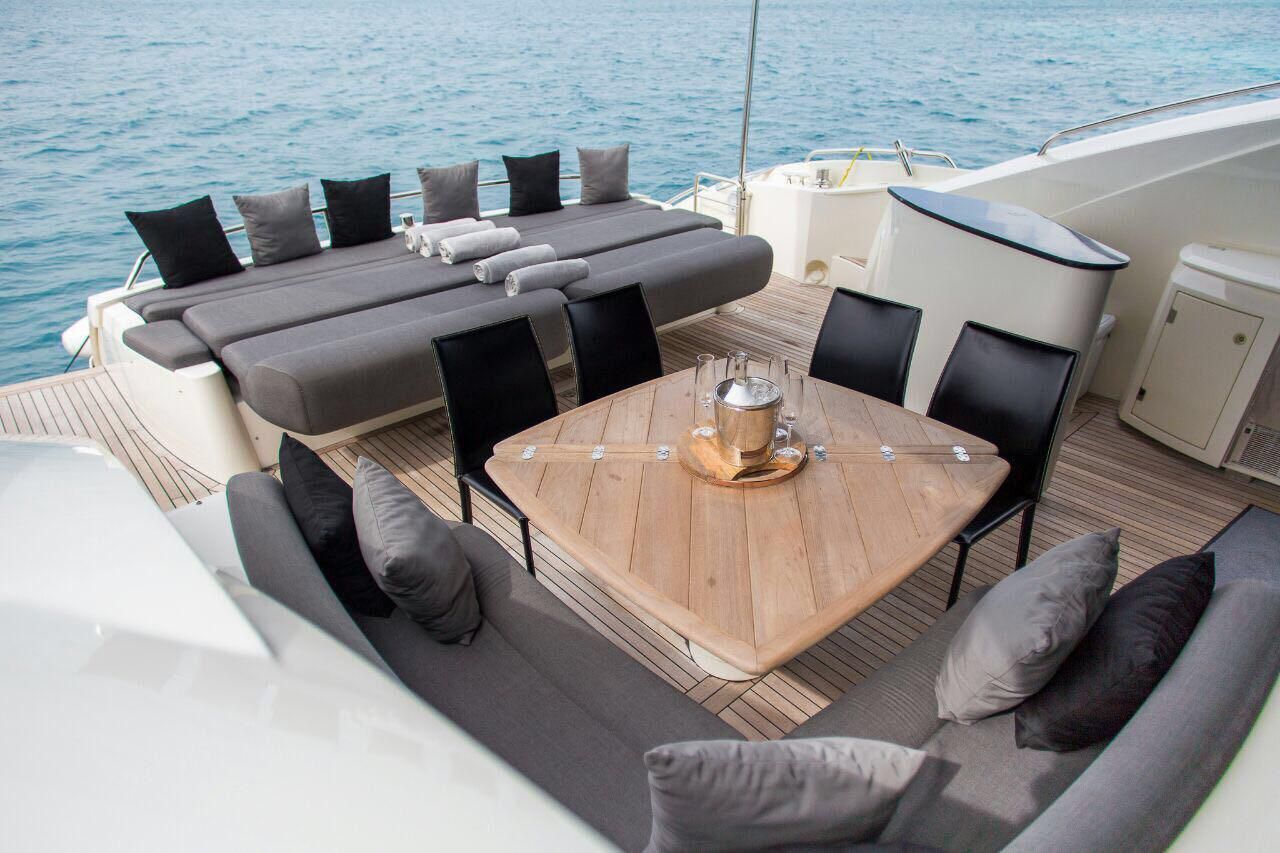 Sunseeker 80 Luxury Sport Yacht in Cancun