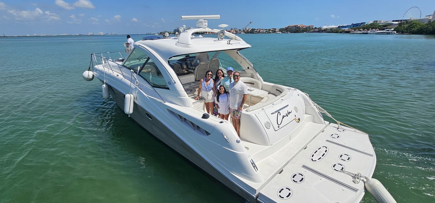 Sea Ray Sundancer yacht party