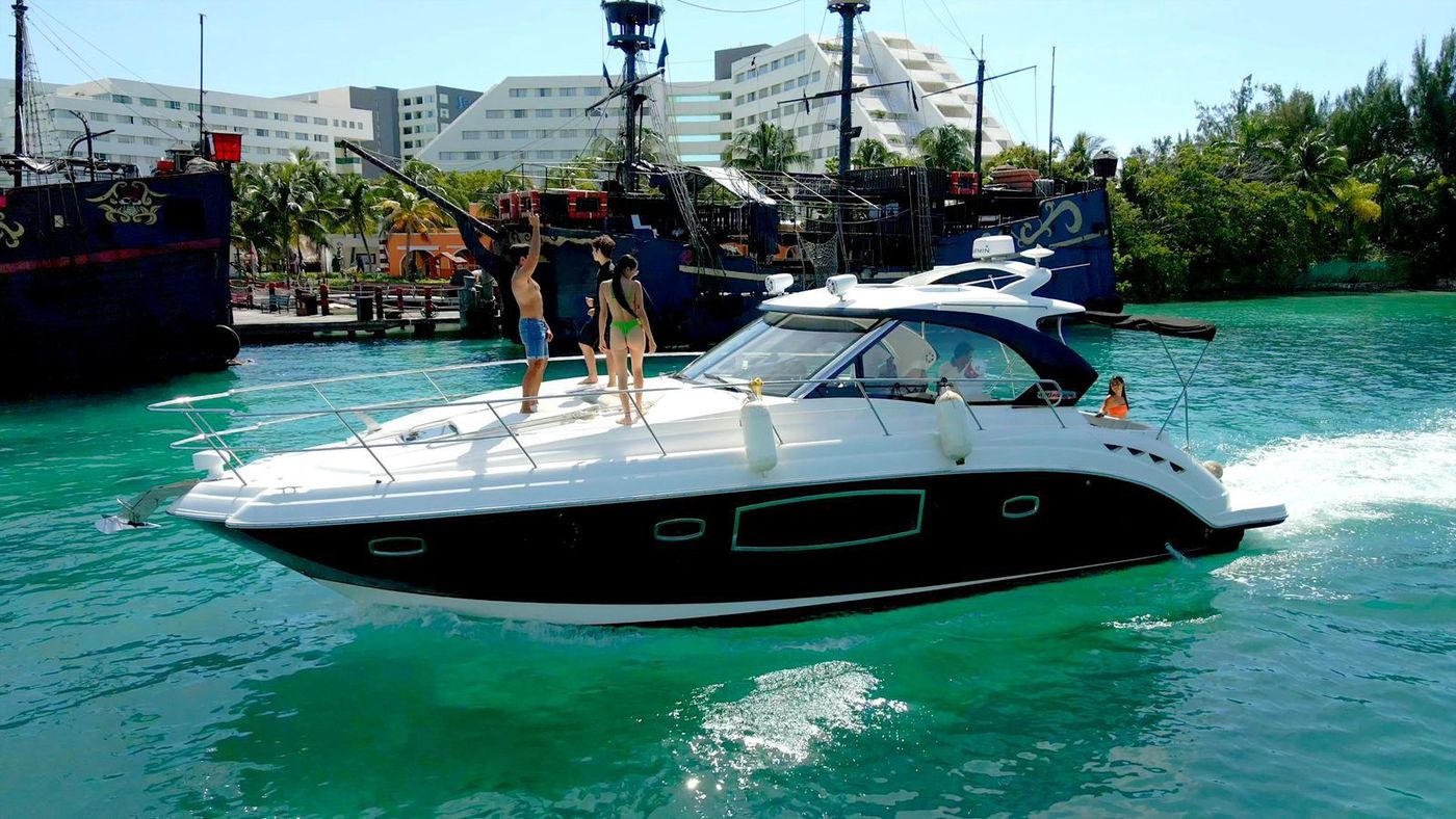 Premier 42 ft Yacht Charter in Cancun